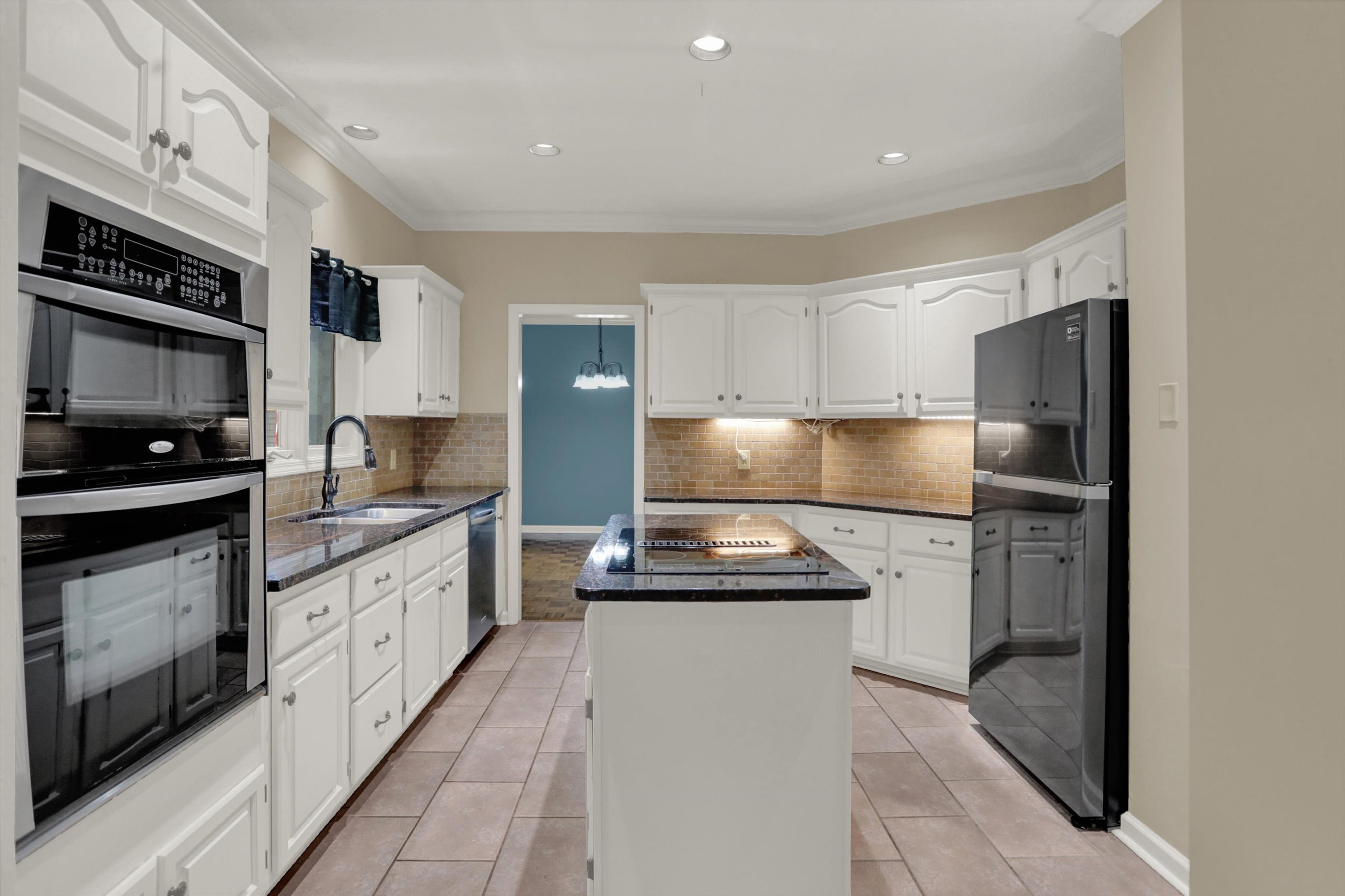 7121 Knollvalley Lane