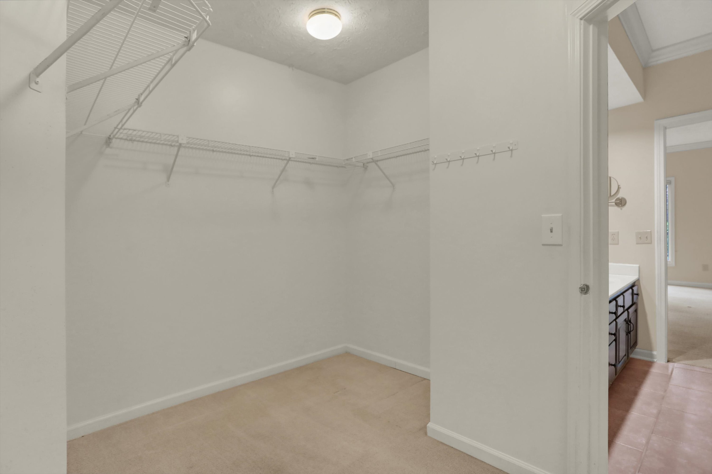 7121 Knollvalley Lane