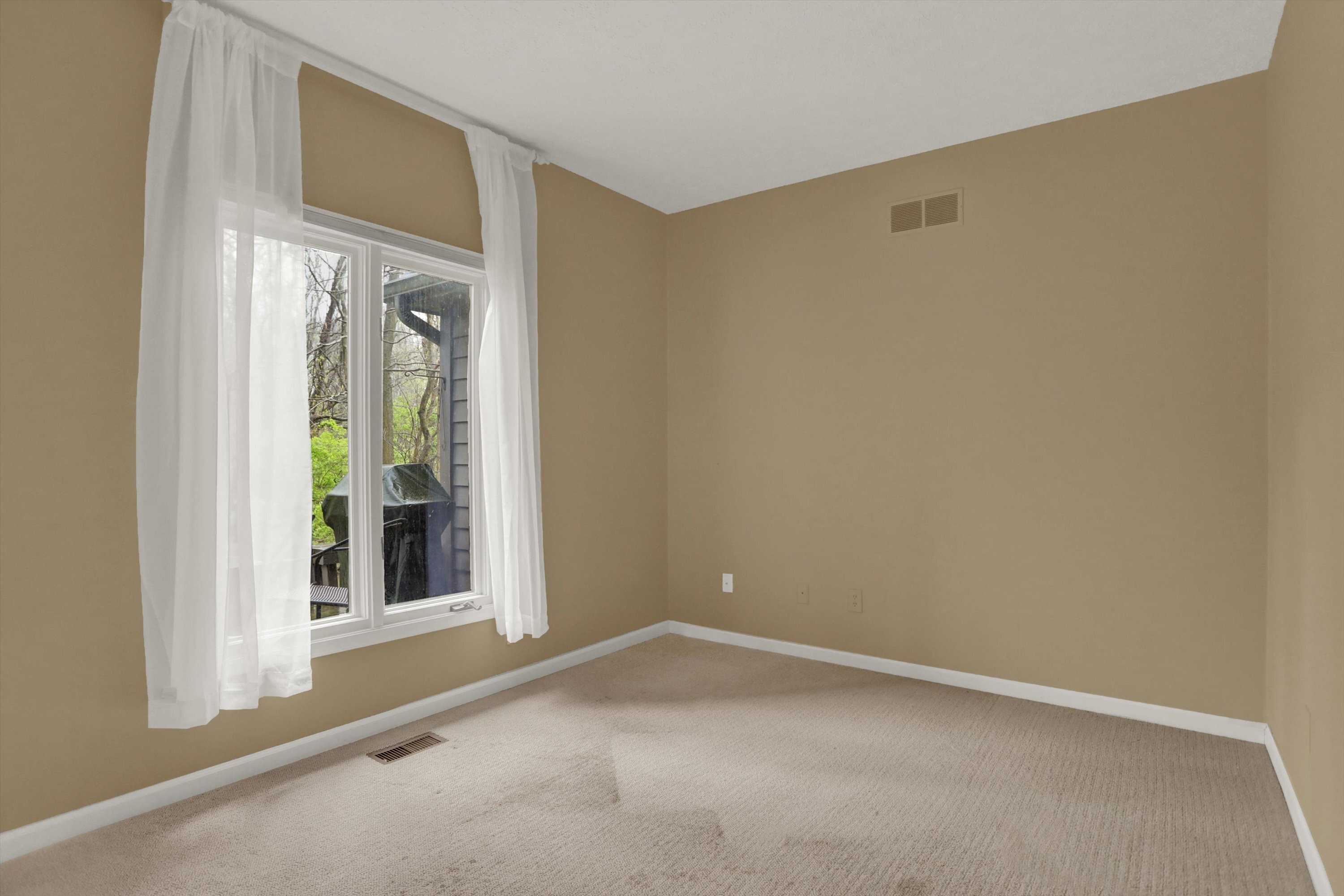 7121 Knollvalley Lane