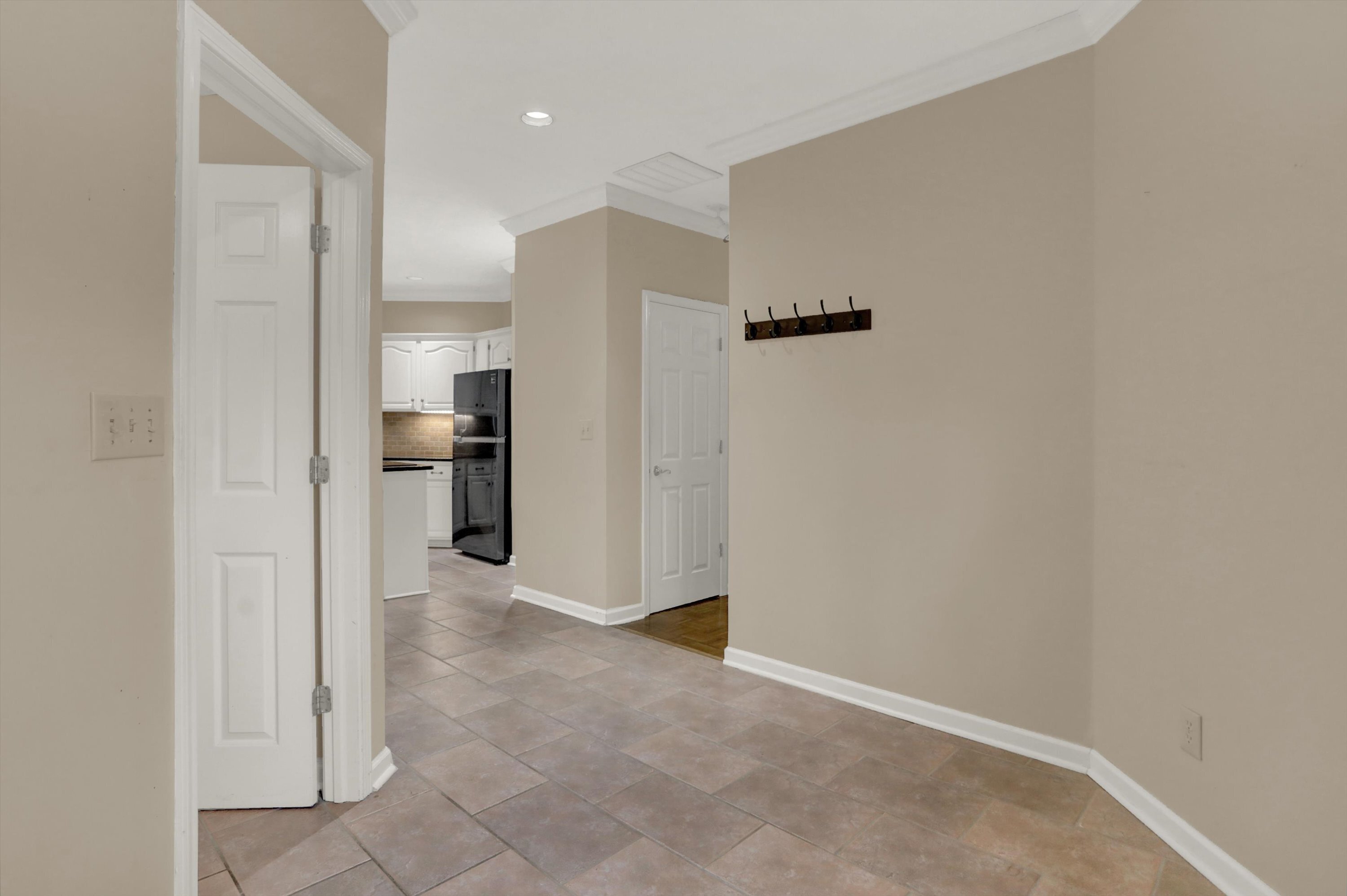 7121 Knollvalley Lane