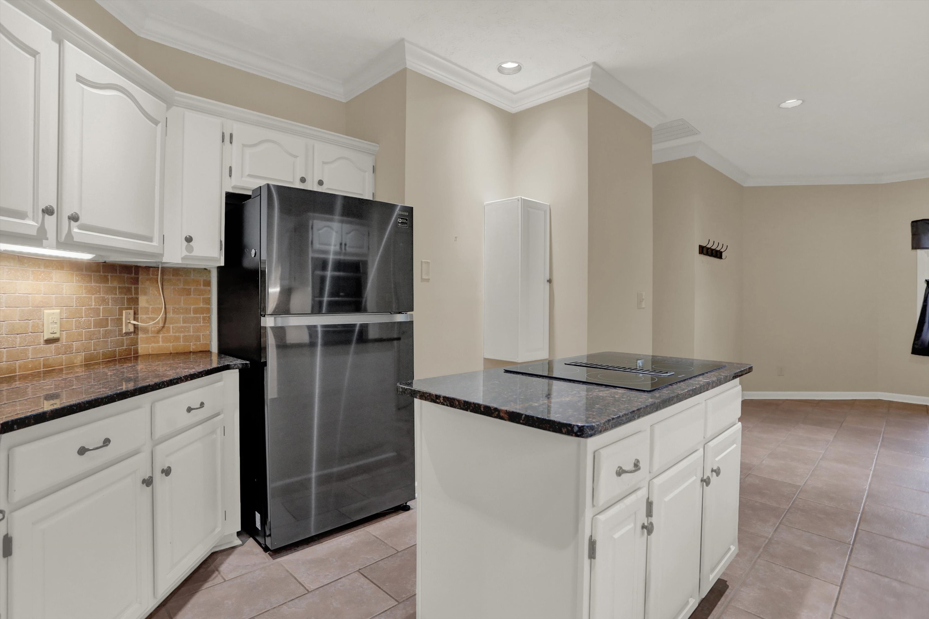 7121 Knollvalley Lane