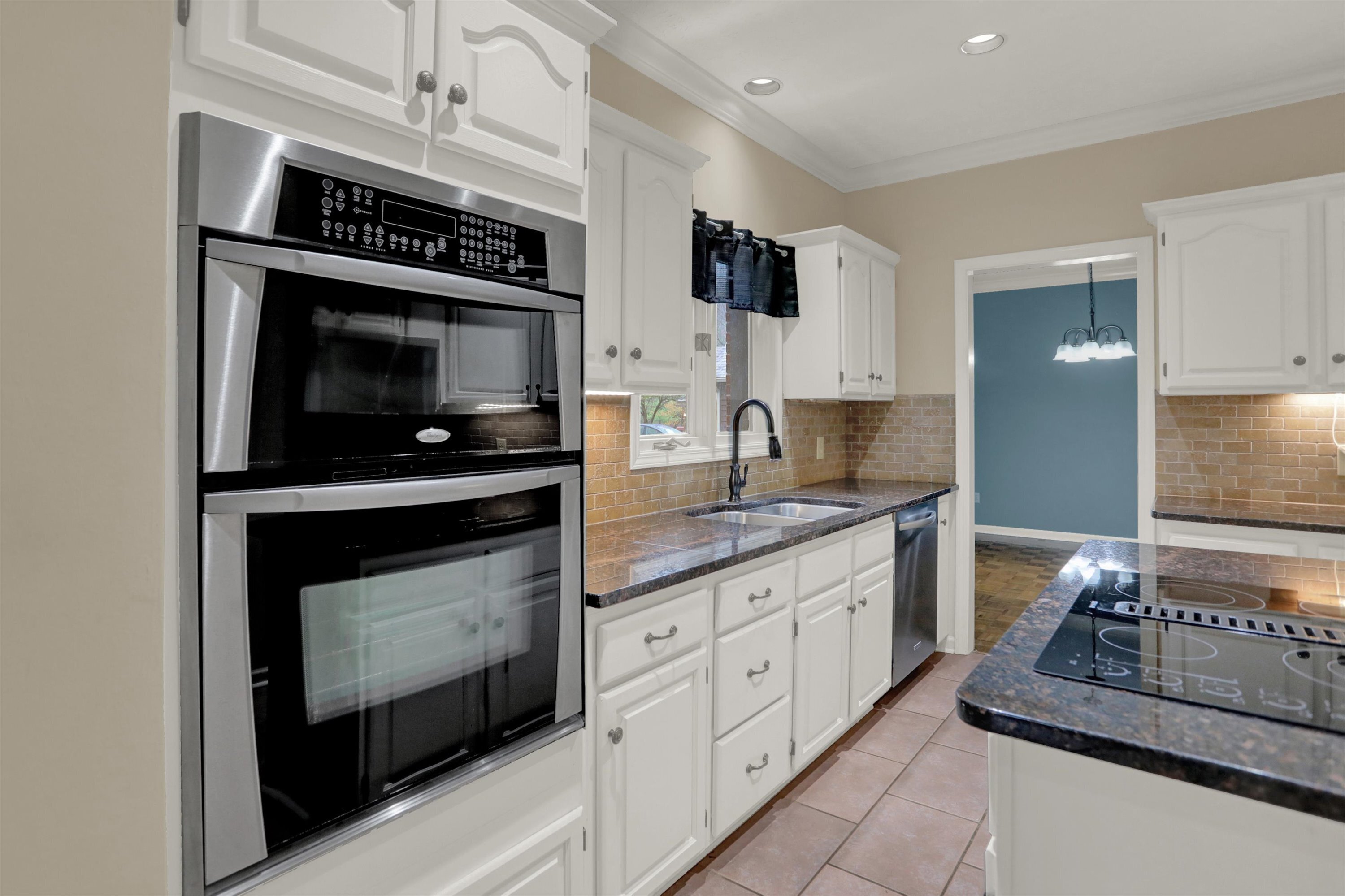 7121 Knollvalley Lane