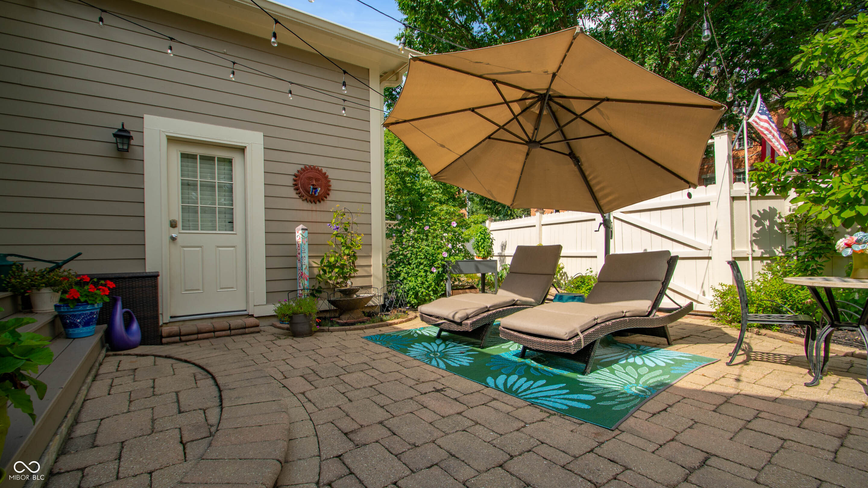 2016 Rhettsbury Street