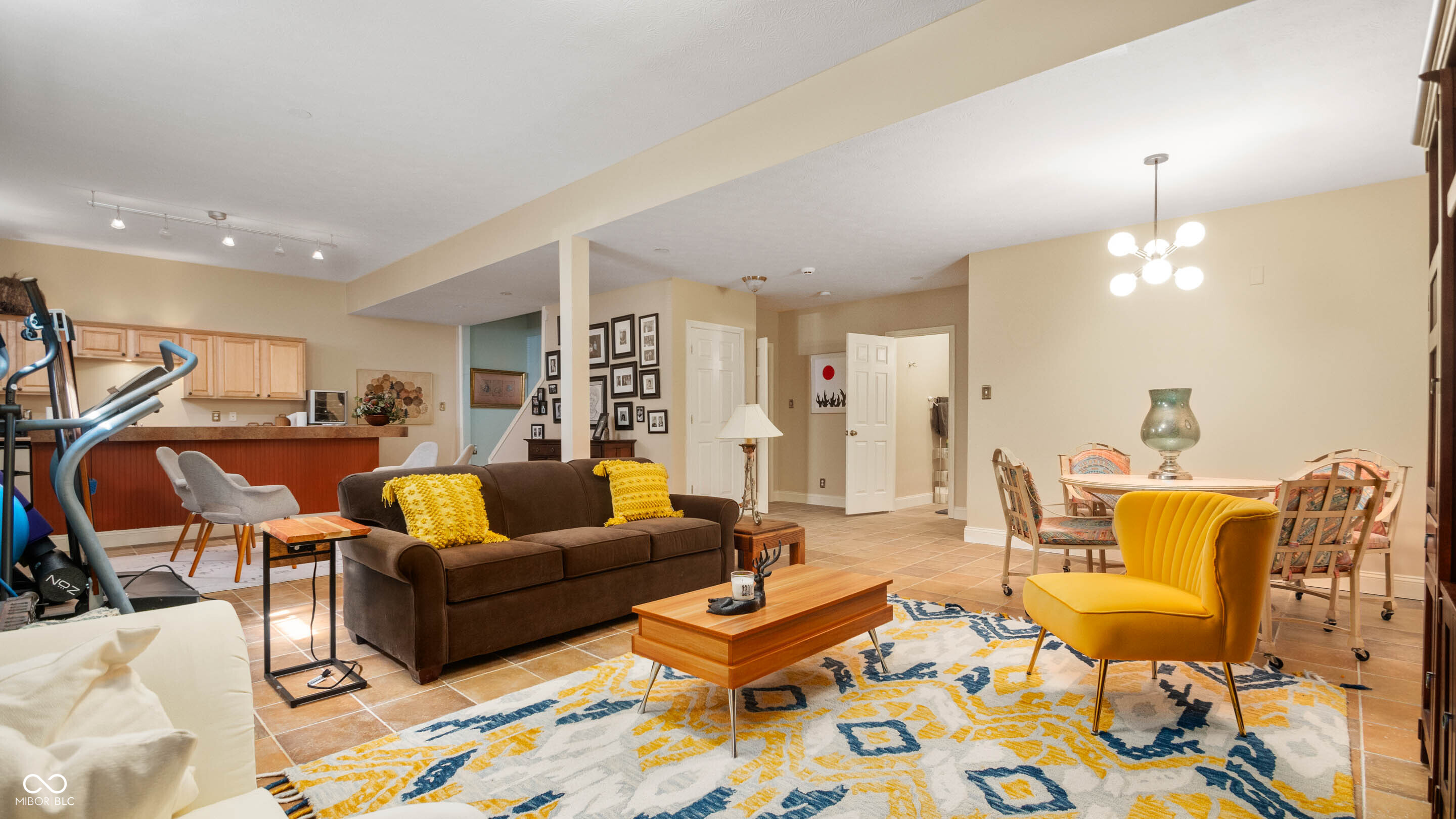 2016 Rhettsbury Street