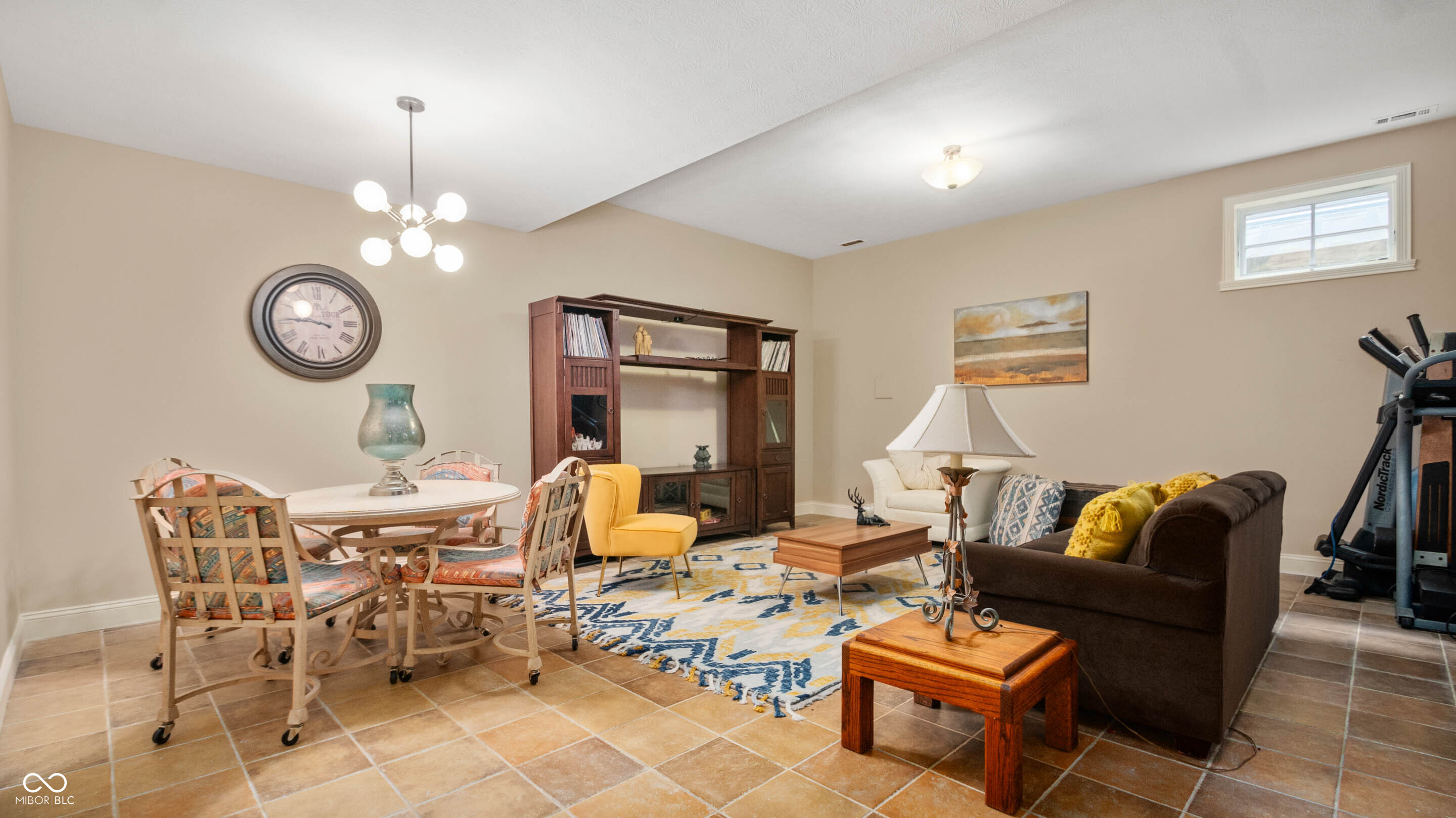 2016 Rhettsbury Street