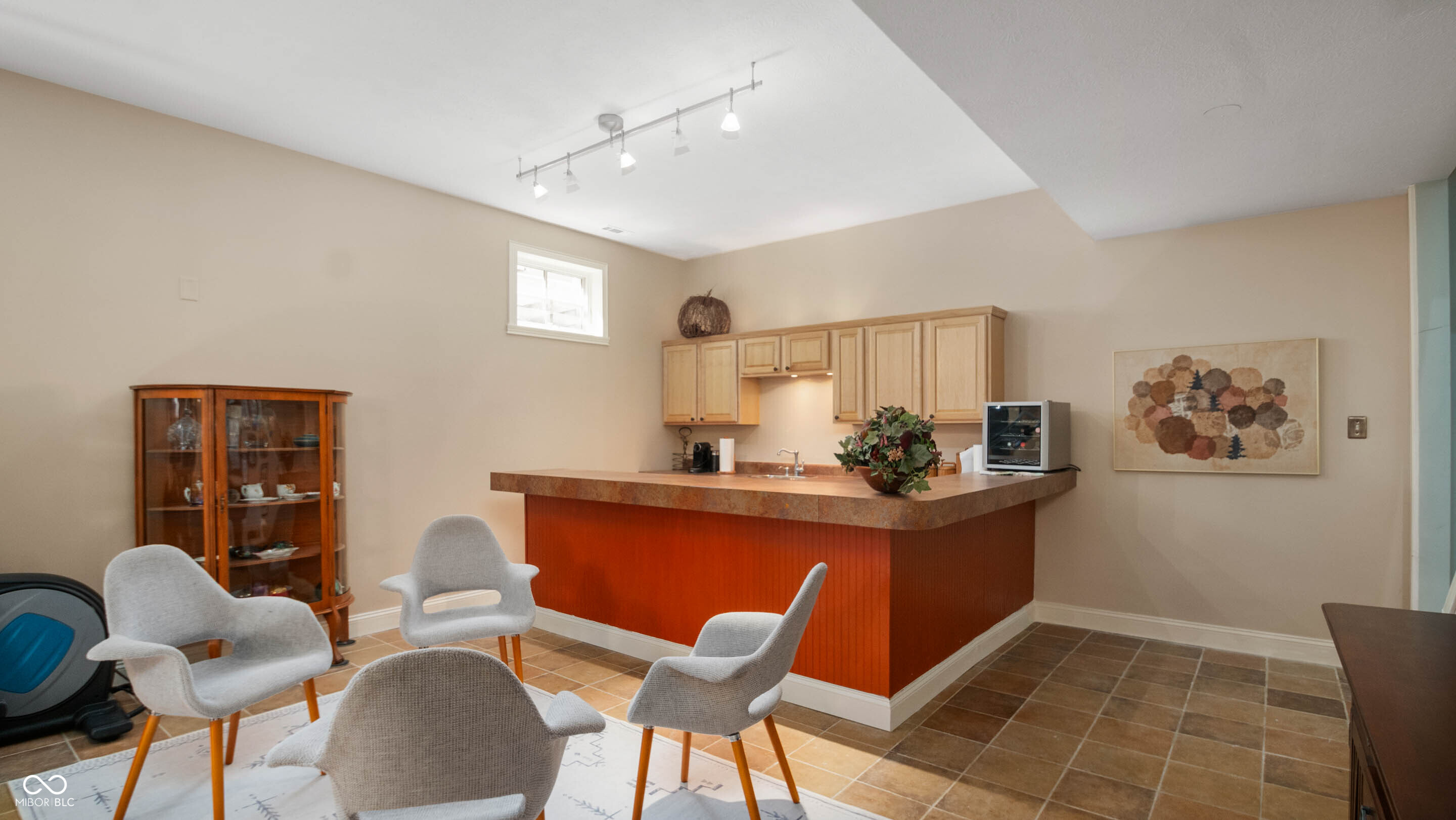 2016 Rhettsbury Street