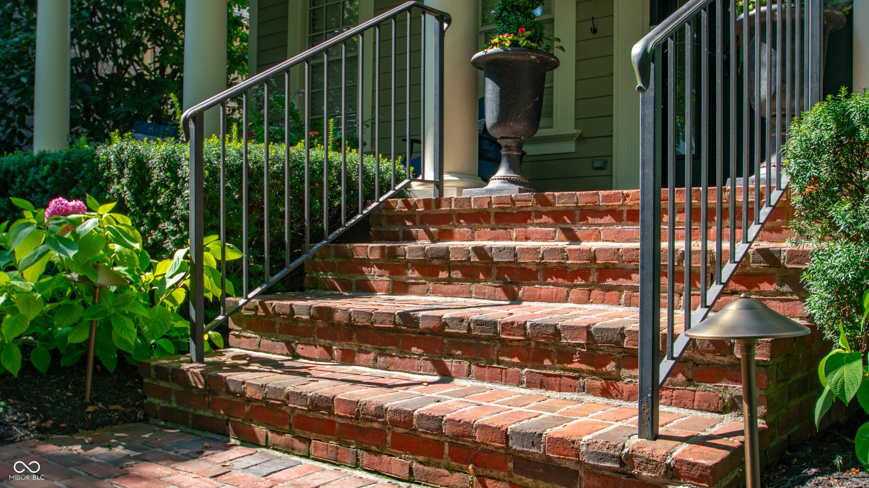 2016 Rhettsbury Street