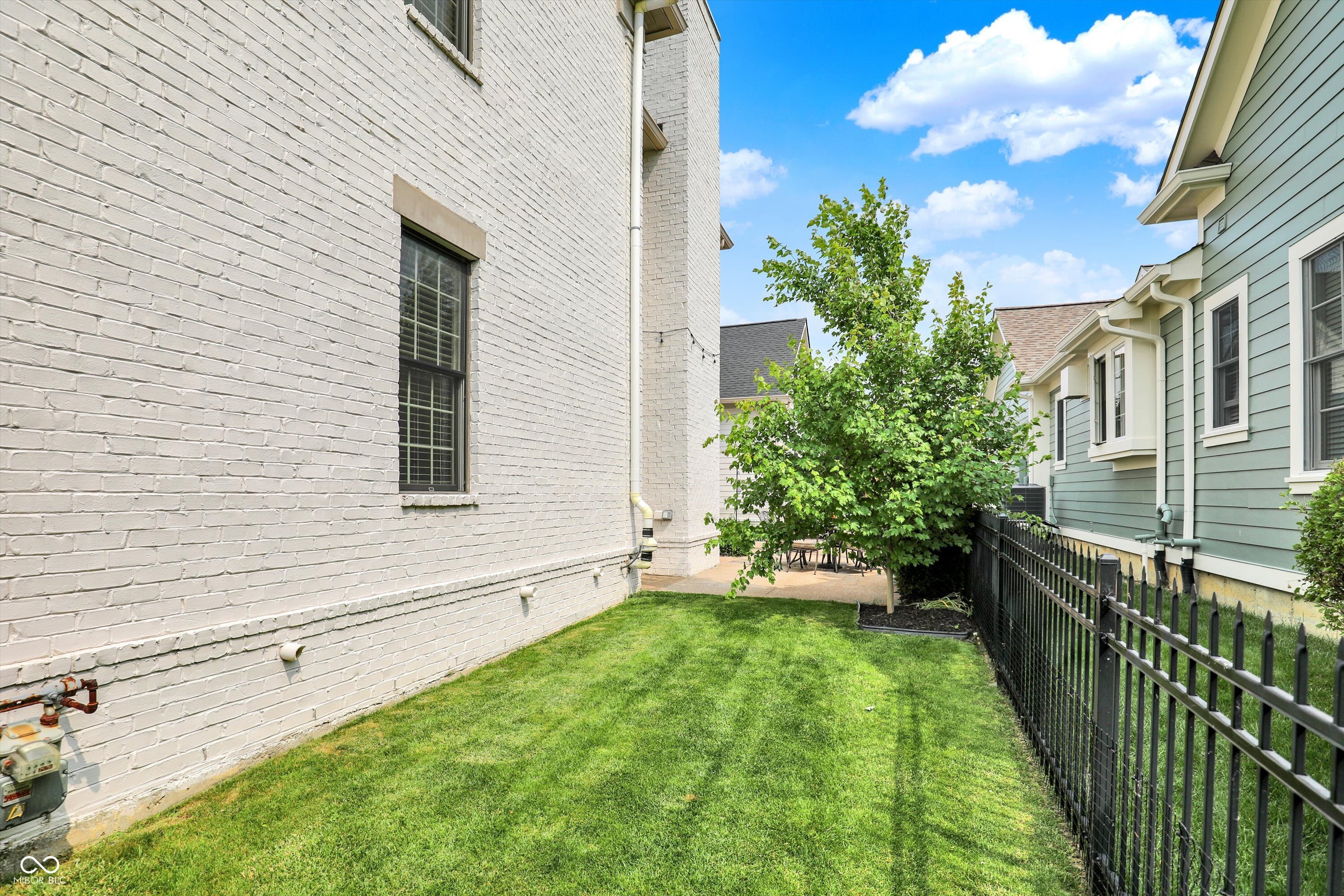 12999 Deerstyne Green Street