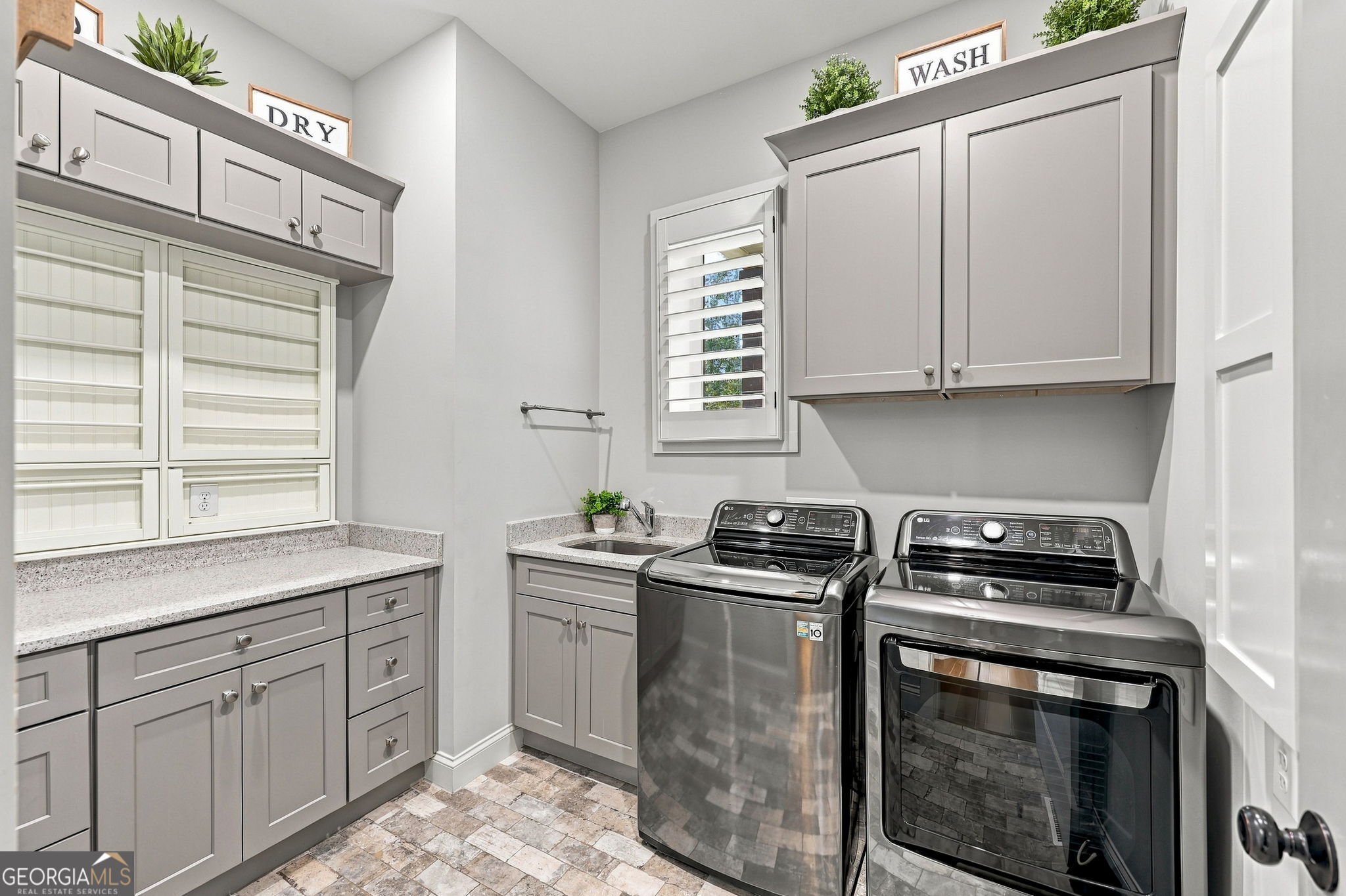 5628 Nags Head Circle