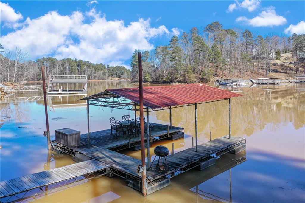 1715 Country Way