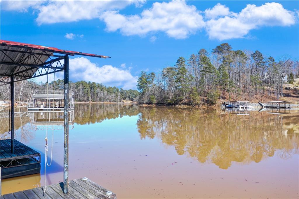 1715 Country Way