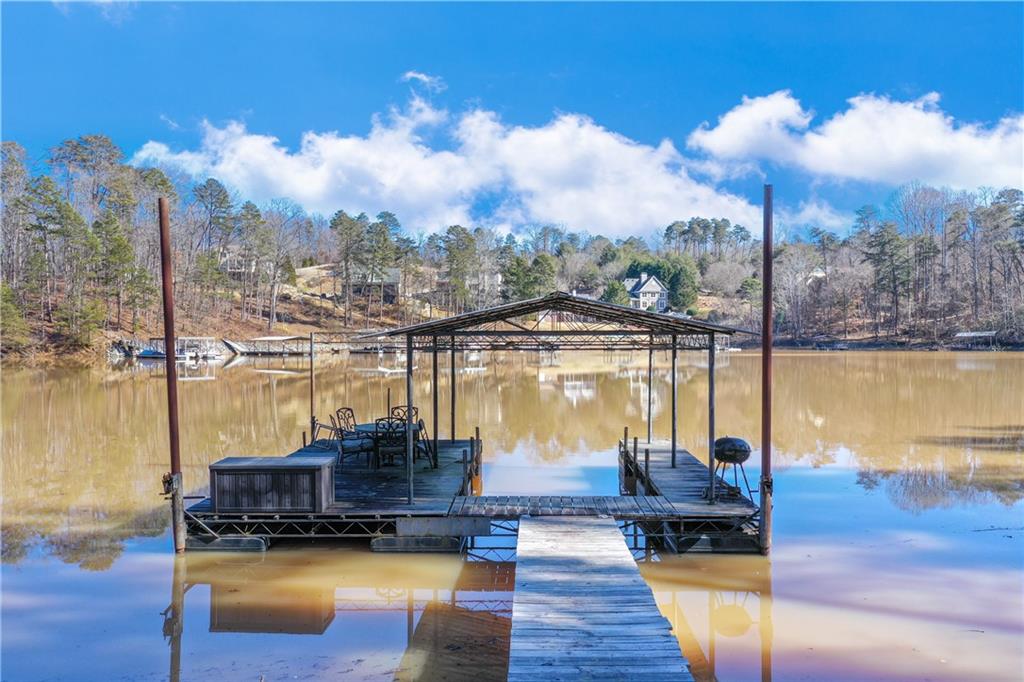 1715 Country Way
