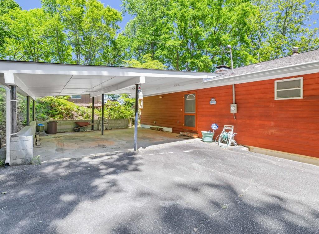 3375 Shoreland Drive
