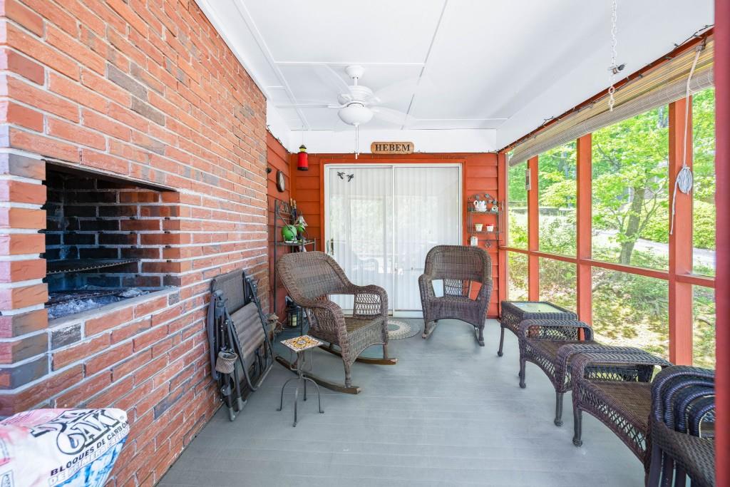 3375 Shoreland Drive