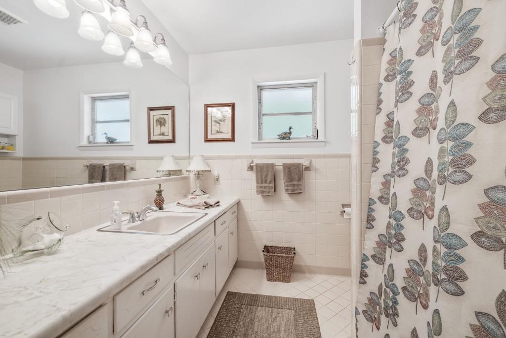3375 Shoreland Drive