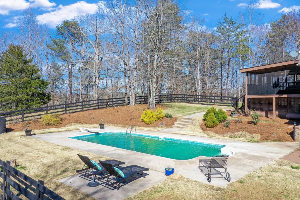 4555 Jim Hood Road