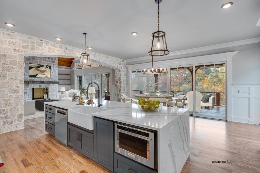 7435 Crestline Drive
