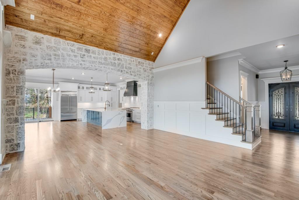 7435 Crestline Drive