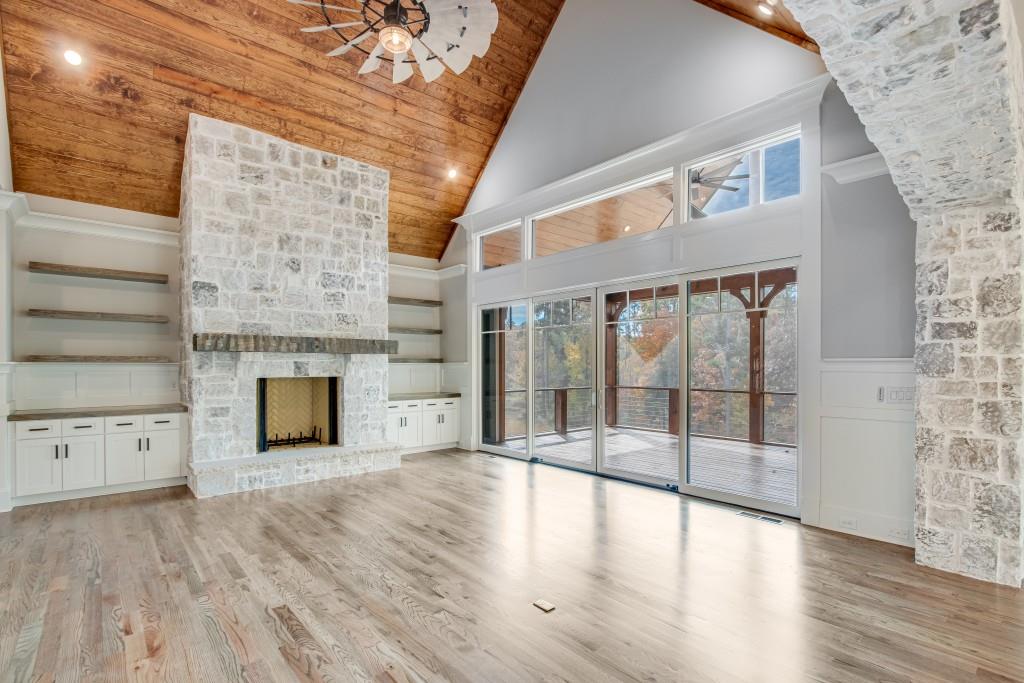 7435 Crestline Drive