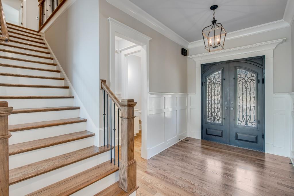 7435 Crestline Drive