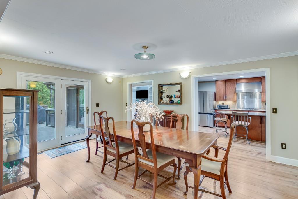 6644 Crestwood Peninsula