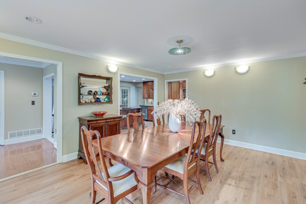 6644 Crestwood Peninsula