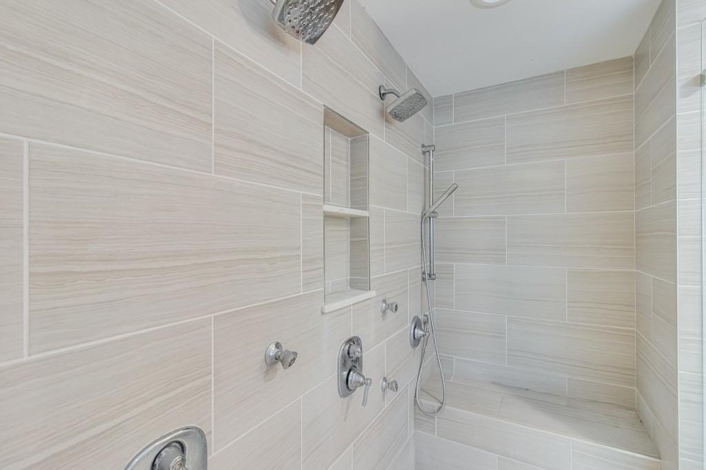 6644 Crestwood Peninsula