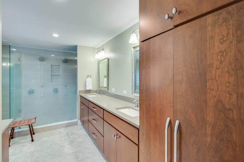 6644 Crestwood Peninsula
