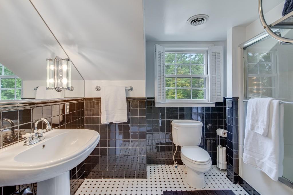6644 Crestwood Peninsula