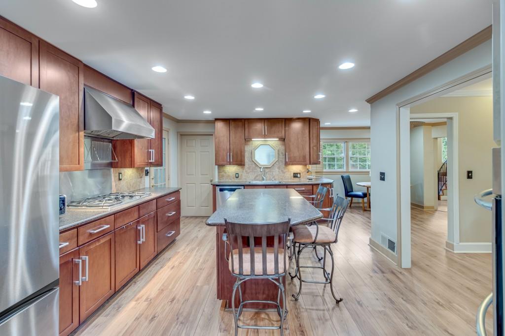 6644 Crestwood Peninsula