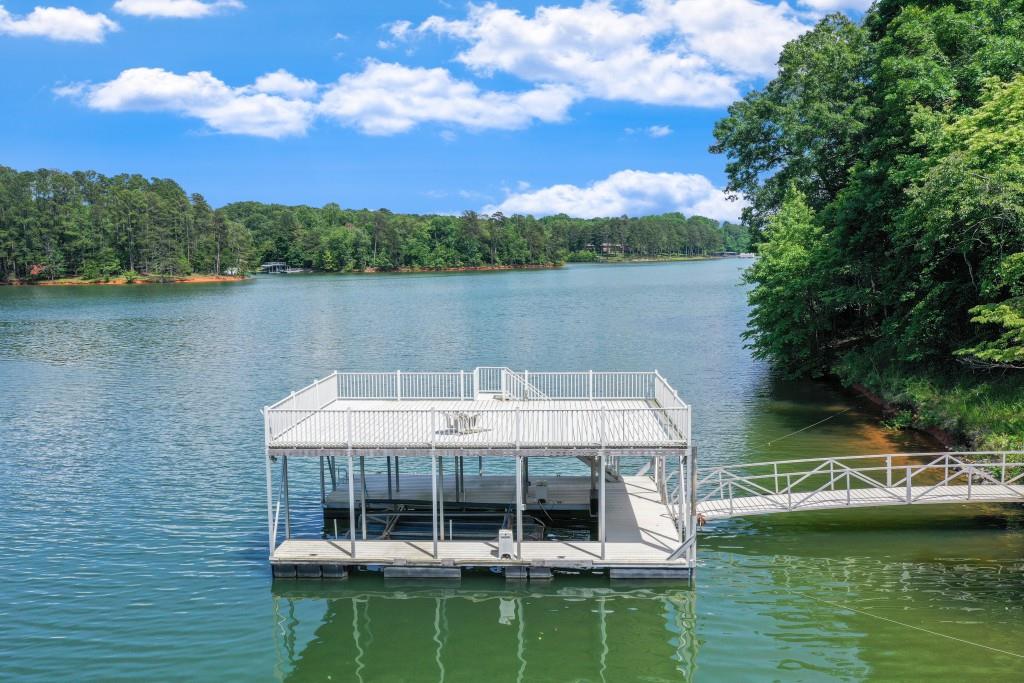 999 E Lake Drive