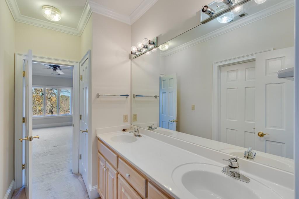 999 E Lake Drive