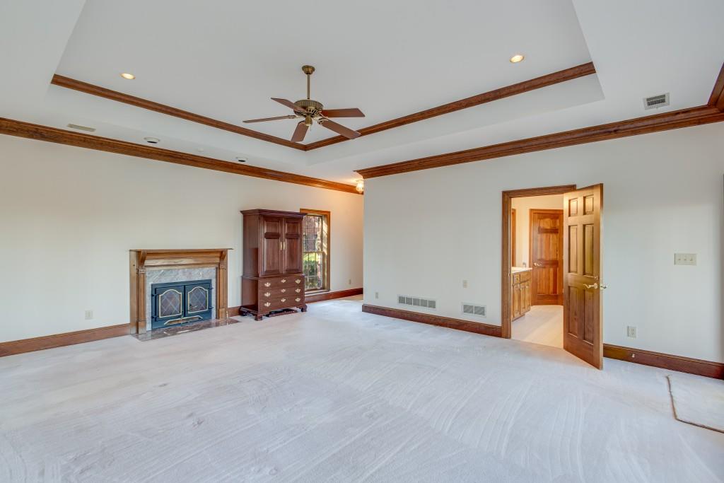 999 E Lake Drive