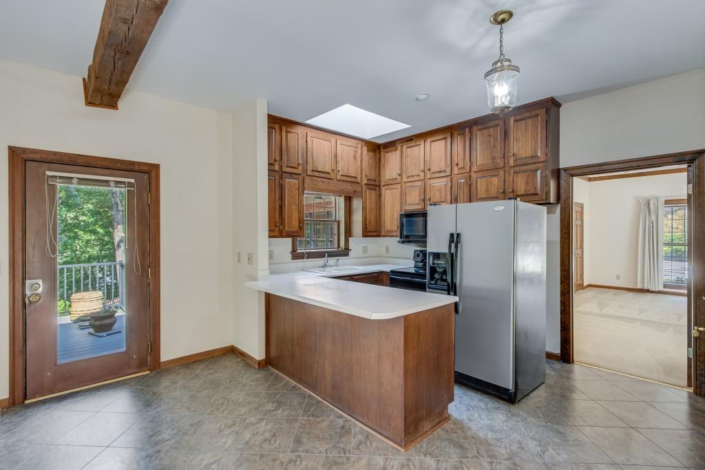 999 E Lake Drive