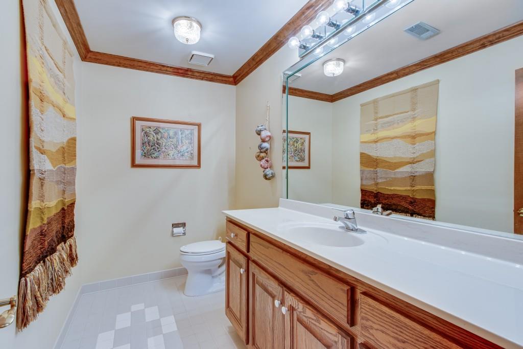 999 E Lake Drive