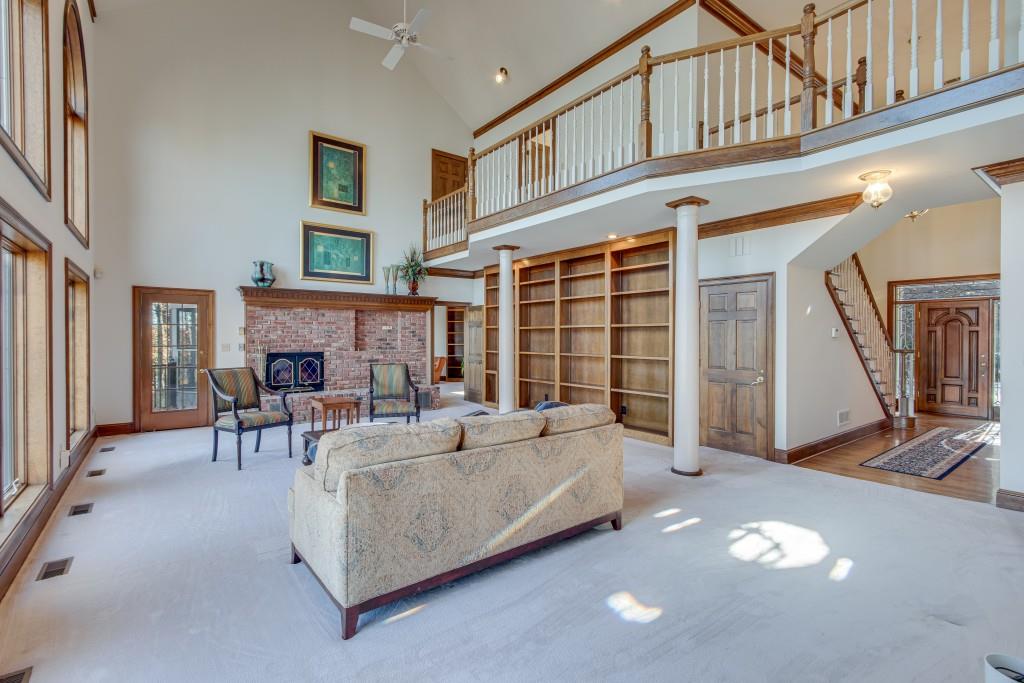 999 E Lake Drive