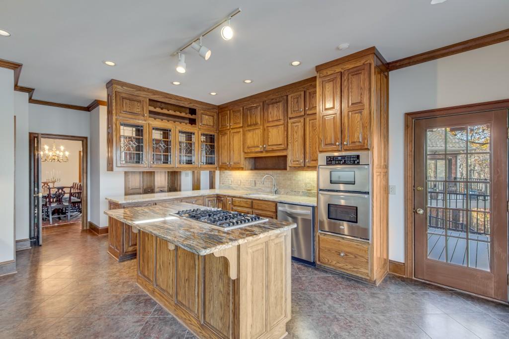 999 E Lake Drive