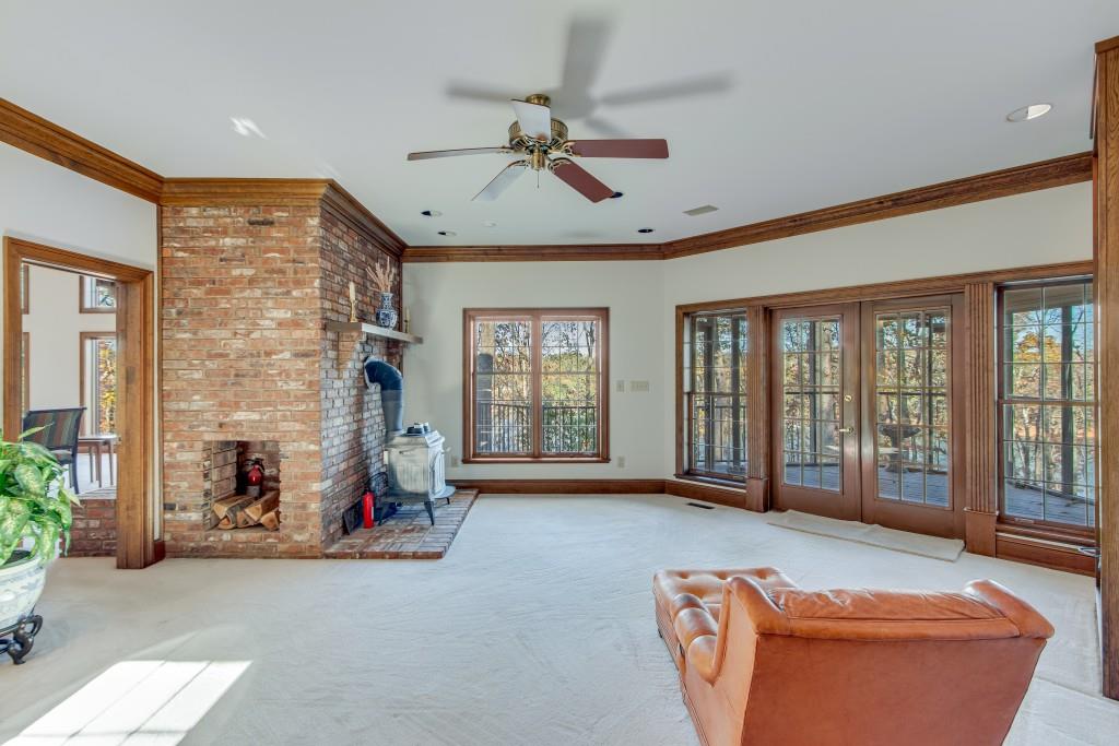 999 E Lake Drive