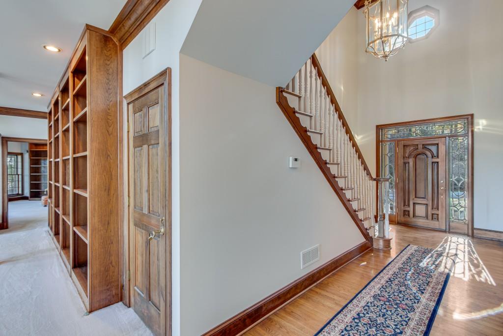 999 E Lake Drive