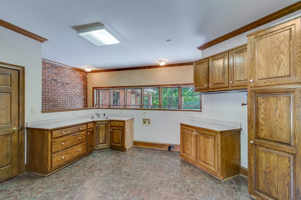 999 E Lake Drive