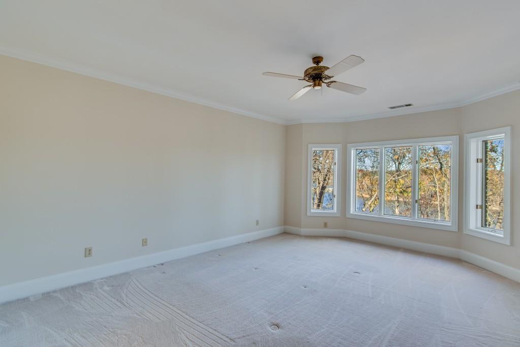 999 E Lake Drive