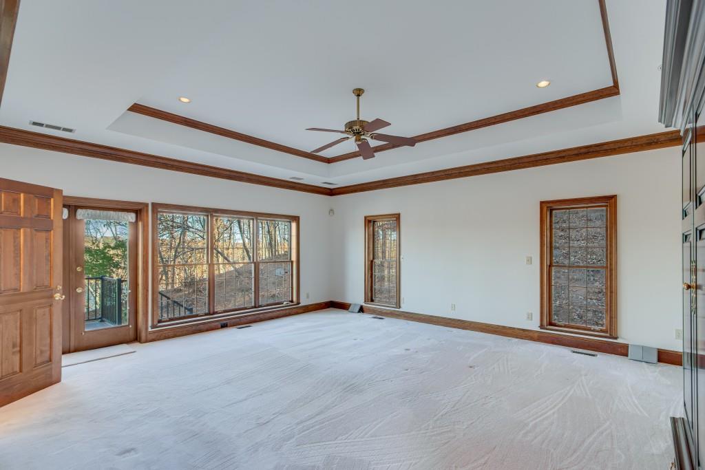 999 E Lake Drive