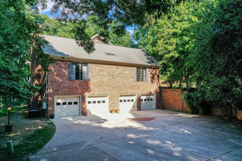 999 E Lake Drive