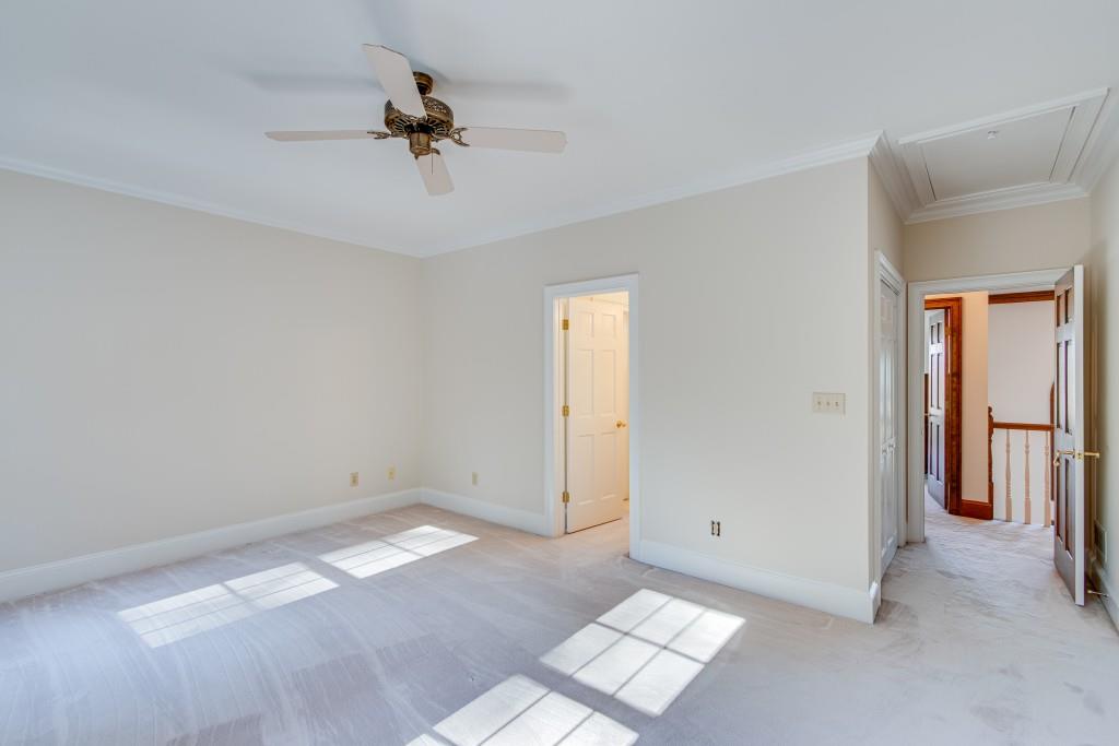 999 E Lake Drive