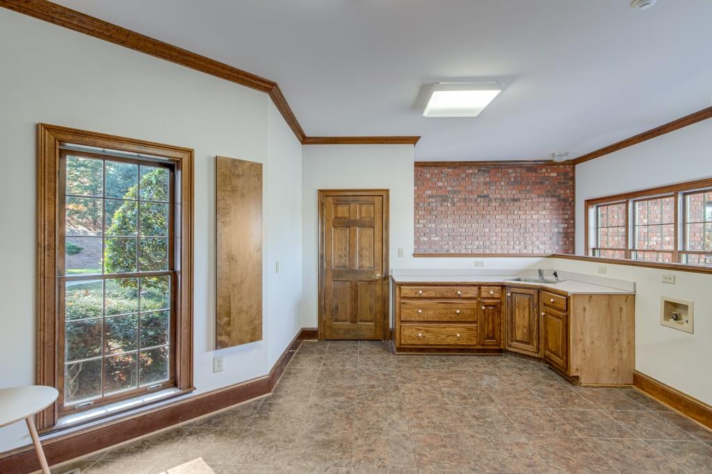999 E Lake Drive