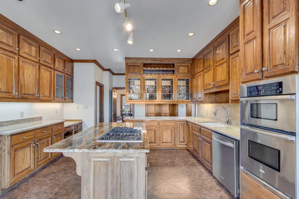 999 E Lake Drive