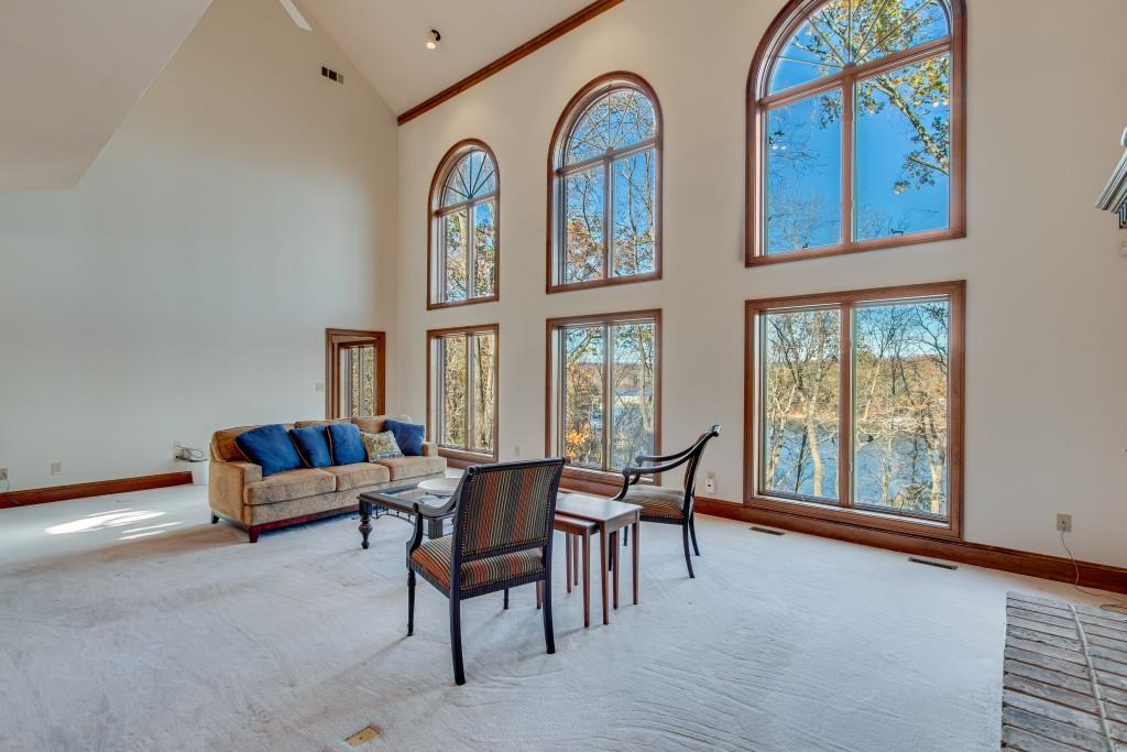 999 E Lake Drive