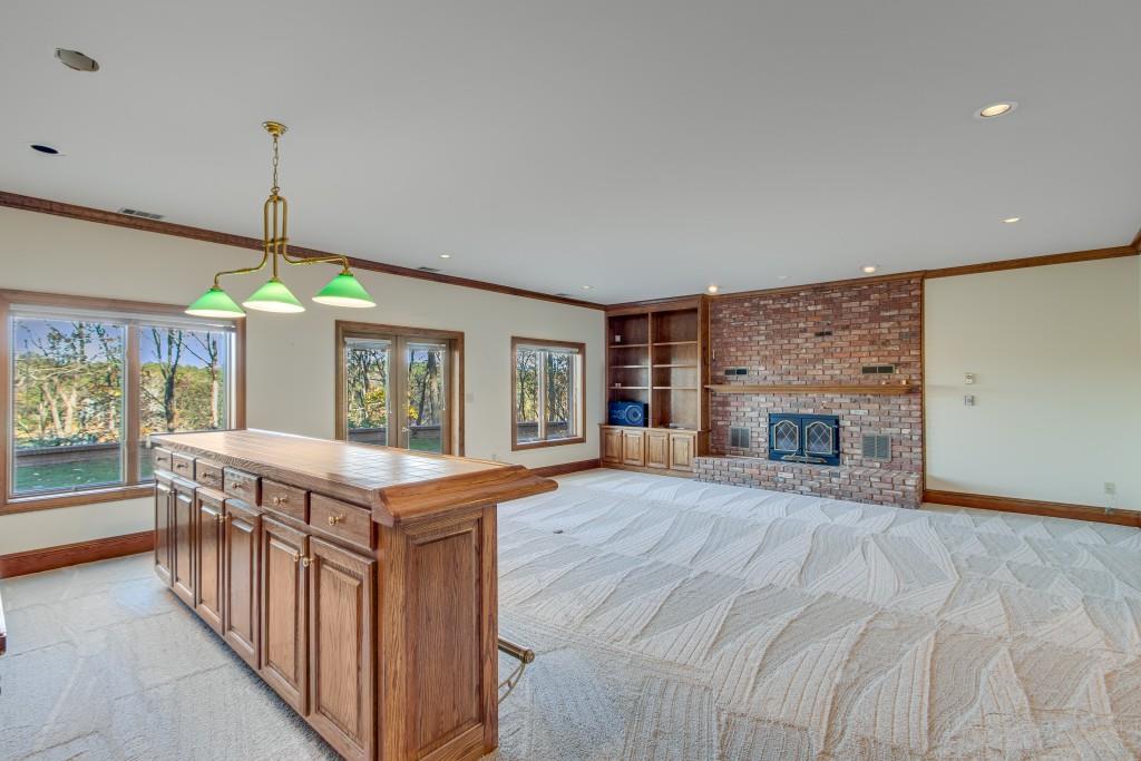 999 E Lake Drive