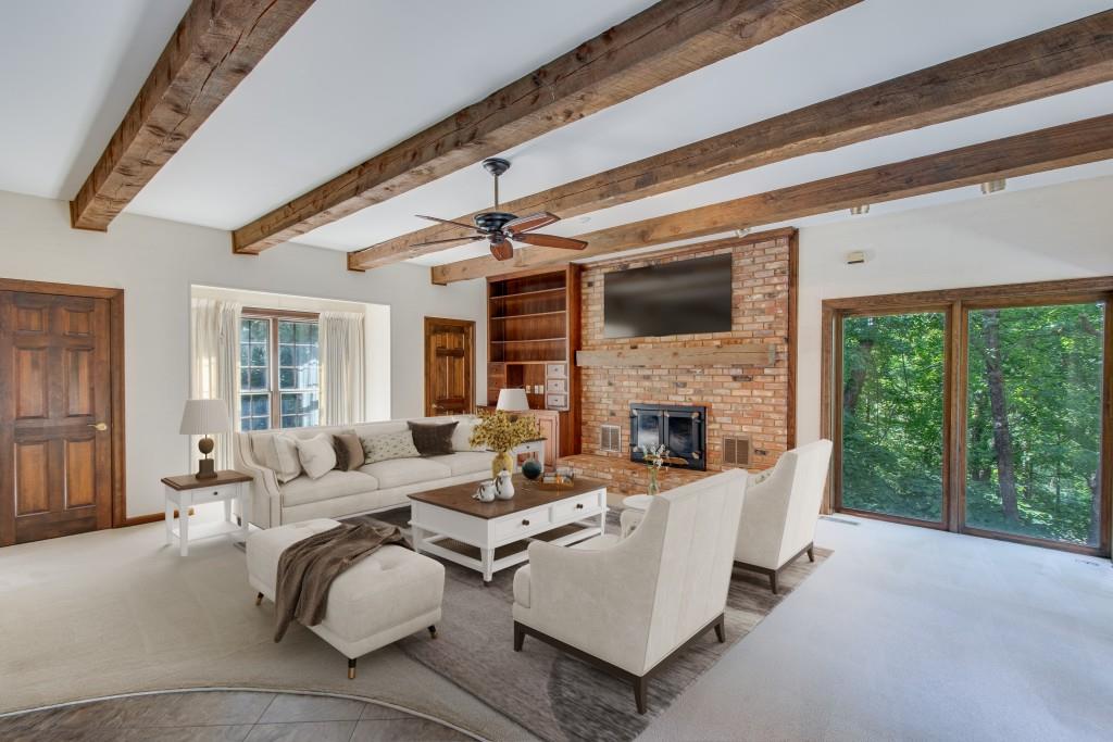 999 E Lake Drive