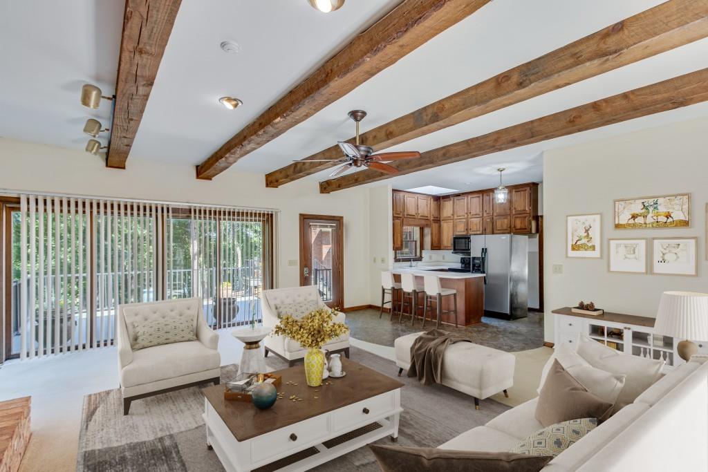 999 E Lake Drive